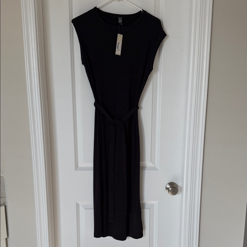 Chic Black Midi Dress with Belt